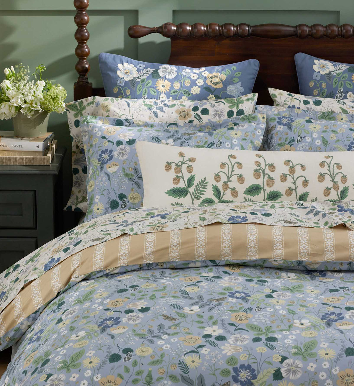 Cloverpaperco™ - Percale Fitted Sheet - Strawberry Fields Beige