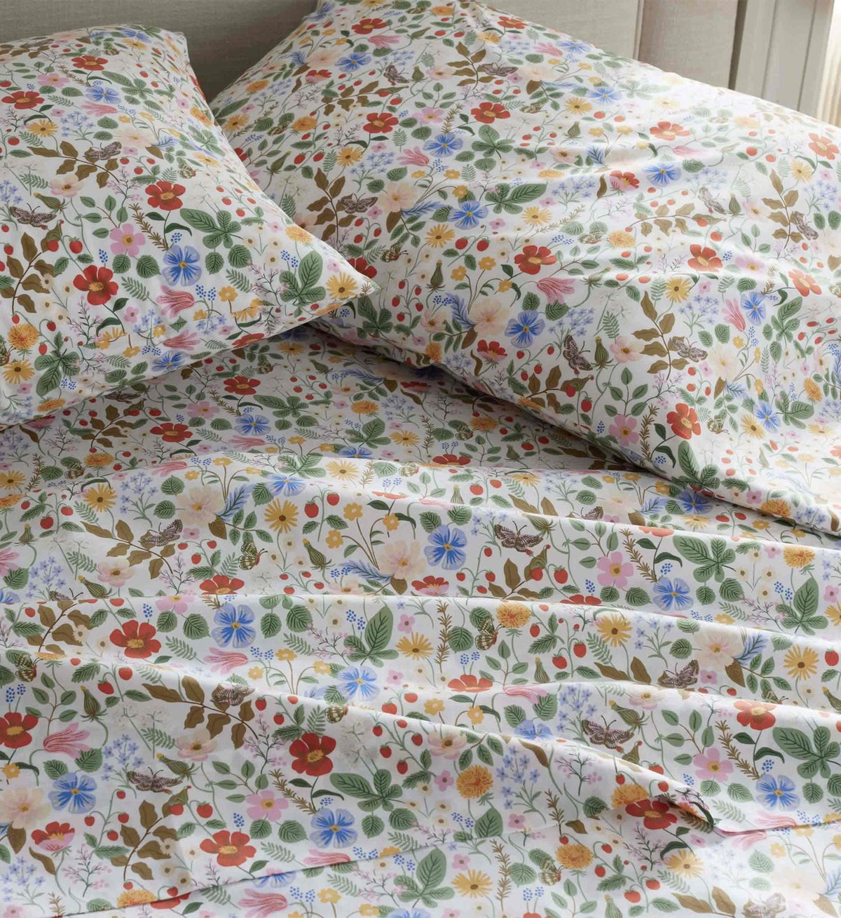 Cloverpaperco™ - Percale Fitted Sheet - Strawberry Fields White